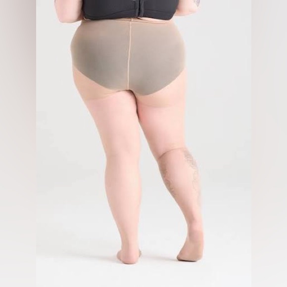 Snag Halo Pantyhose Tights 30 denier Majestic sheer nude sz E 1X 2X 16/18 NWOT - Picture 2 of 12